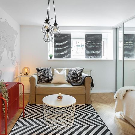 Modern Studio Near British Square Zagreb Bagian luar foto
