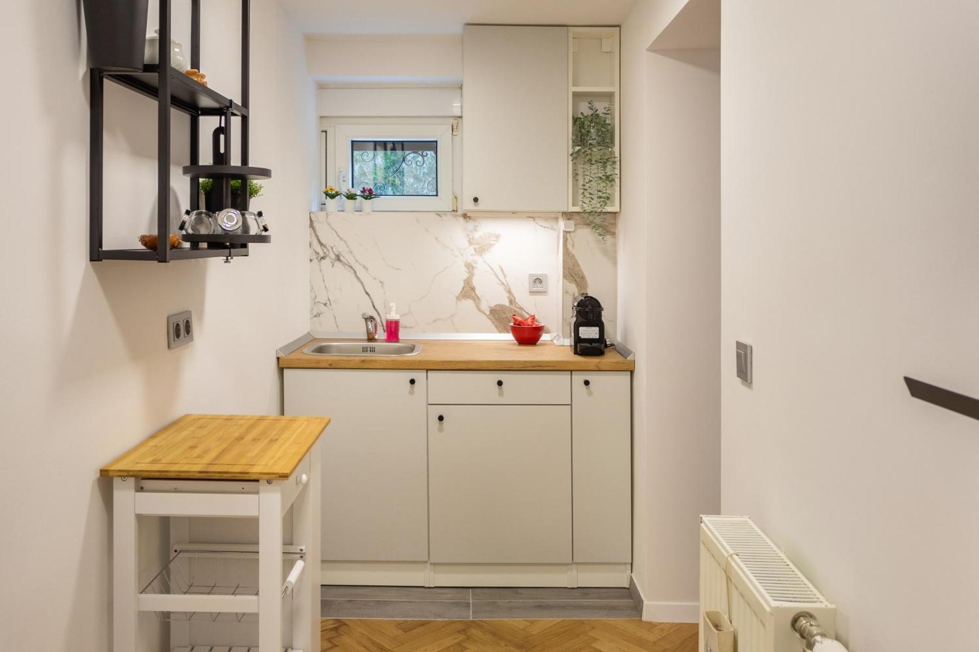 Modern Studio Near British Square Zagreb Bagian luar foto